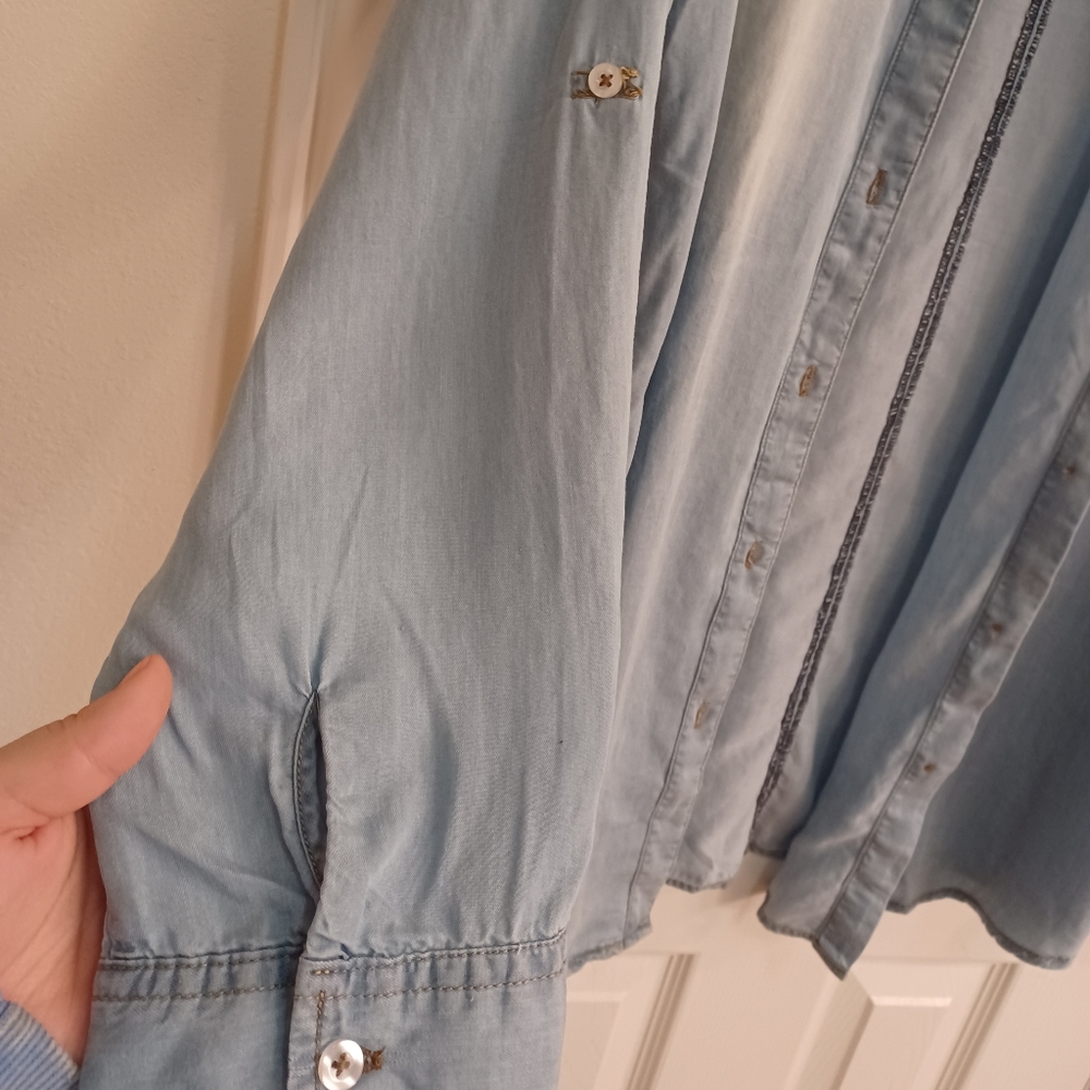 Button Up Top - Picture 9 of 10